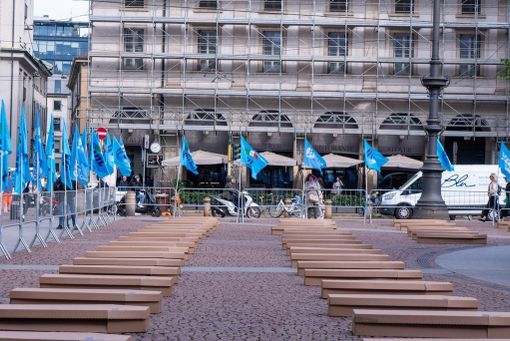 Le bare in piazza della Scala a Milano Le bare in piazza della Scala a Milano