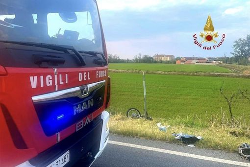Scontro auto - motorino nel vercellese, 15enne in codice rosso