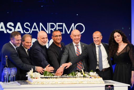 Casa Sanremo diventa maggiorenne: emozioni, applausi e grandi novità per la 18ª edizione Casa Sanremo diventa maggiorenne: emozioni, applausi e grandi novità per la 18ª edizione