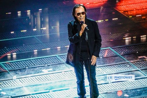 Sanremo 2025, Antonello Venditti emoziona l'Ariston con Amici Mai e Ricordati di me: "Il passato ci deve portare a un futuro più bello" Sanremo 2025, Antonello Venditti emoziona l'Ariston con Amici Mai e Ricordati di me: "Il passato ci deve portare a un futuro più bello"