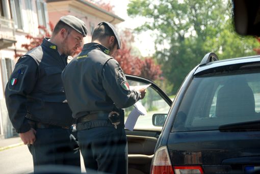 Targhe estere sul territorio pavese, la guardia di finanza intensifica i controlli