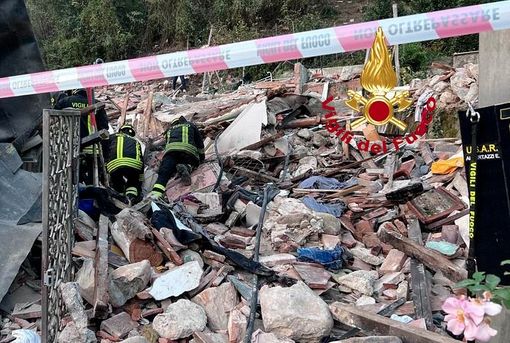 Esplode una palazzina in Toscana, due morti e tre feriti