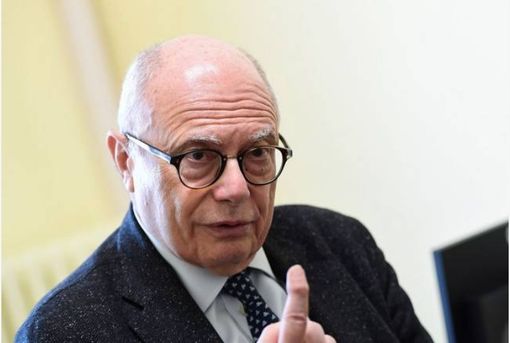 Terapie intensive piene al Sacco Milano? No, l’Asst smentisce Massimo Galli