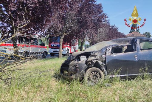 Rivanazzano Terme: si ribalta con l'auto in un campo, ferita una persona Rivanazzano Terme: si ribalta con l'auto in un campo, ferita una persona