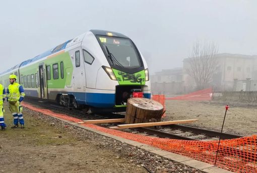 Bobina sui binari della Vercelli-Pavia-Torre Beretti, treni bloccati per alcune ore Bobina sui binari della Vercelli-Pavia-Torre Beretti, treni bloccati per alcune ore