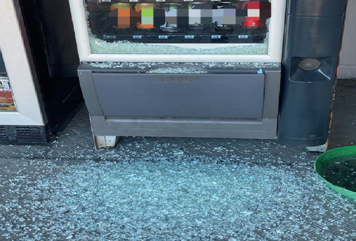 Raid nelle scuole di Cilavegna e Vigevano, razziati i distributori automatici