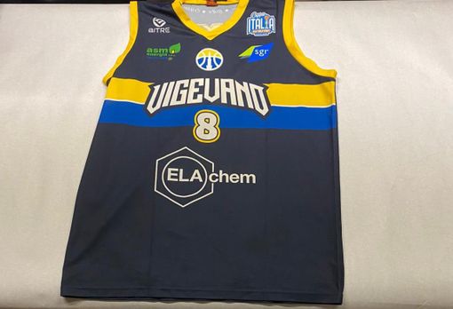 Basket: le maglie della storica promozione in serie A2 all'asta per sostenere le trasferte dei tifosi gialloblu