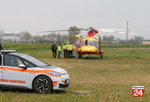 Ottobiano: cade sulla pista da motocross, 14enne soccorso con l'elicottero Ottobiano: cade sulla pista da motocross, 14enne soccorso con l'elicottero