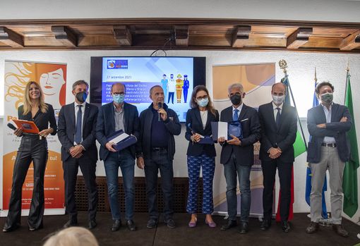 Cancro Primo Aiuto ha premiato i direttori generali delle strutture sanitarie e le forze dell’ordine che si sono distinti nella gestione della pandemia