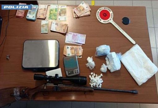 Operazione antidroga Vigevano: due arresti con sequestro di 8 etti di cocaina, oltre 5mila euro e un fucile rubato