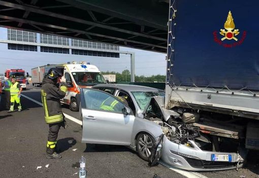 Incidente nella notte lungo la Milano-Brescia: tre feriti