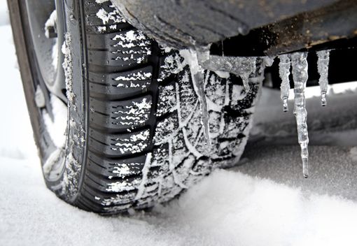Dal 15 novembre obbligo di gomme invernali o catene a bordo sulle strade della Lombardia