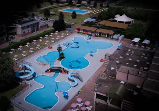 Piscina comunale a Trecate: in attesa delle proposte di gestione Piscina comunale a Trecate: in attesa delle proposte di gestione