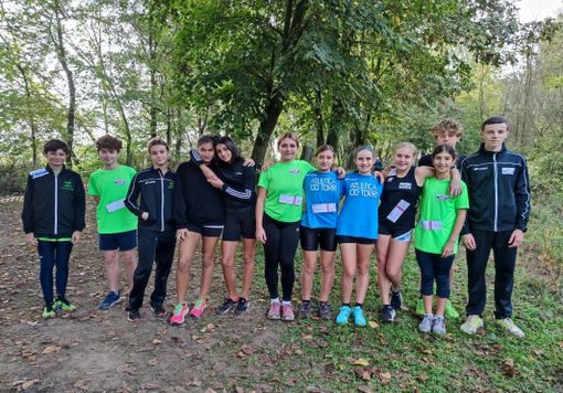 Giovani atleti/e in gara alla campestre di Robbio Giovani atleti/e in gara alla campestre di Robbio