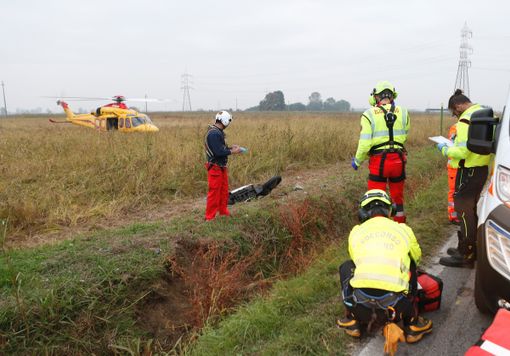 Ferrera: scontro fra moto e trattore sulla strada provinciale 193 bis, gravemente ferito un 44enne
