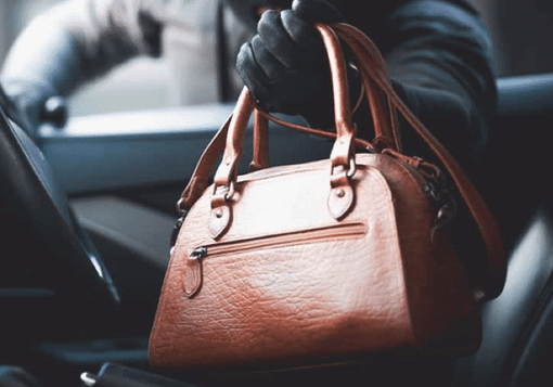 Boffalora sopra Ticino: rubano la borsa dall’auto, indagini in corso