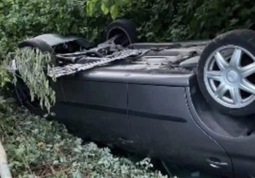 Auto ribaltata nel canale a Bernate Ticino, scattano i soccorsi: ma dentro non c’è nessuno Auto ribaltata nel canale a Bernate Ticino, scattano i soccorsi: ma dentro non c’è nessuno