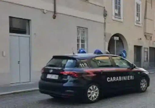 Rosate: sorpresi durante lo scambio nel parcheggio del supermercato, arrestato 21enne