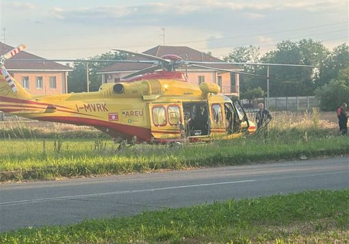 Corbetta, incidente in via San Sebastiano: coinvolta donna in monopattino elitrasportata a Varese