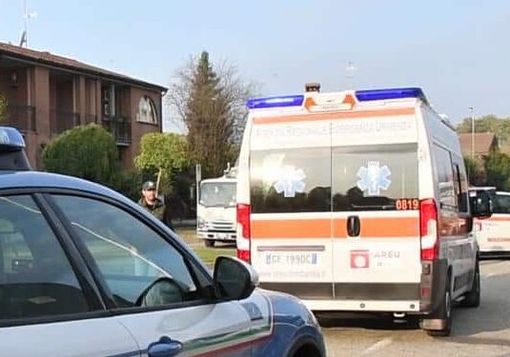 Netturbino investito da un’auto nel Pavese mentre lavora: operaio in gravi condizioni