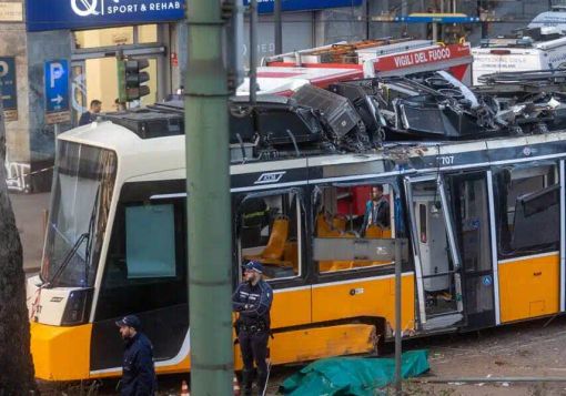 Tram deragliato: sequestrate scarpe autista, confermato trauma al piede