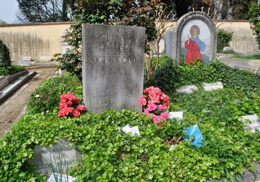 Pieve Emanuele, abusi sessuali a 76enne nel cimitero Pieve Emanuele, abusi sessuali a 76enne nel cimitero