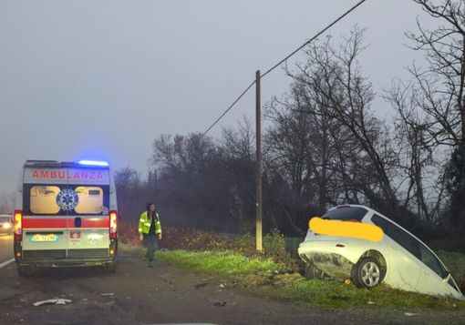 Auto nel fosso sulla provinciale Vittuone-Cisliano, all’interno non c’era nessuno