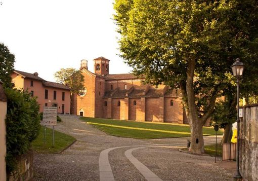 Morimondo, al via la demolizione della torre dell’acquedotto