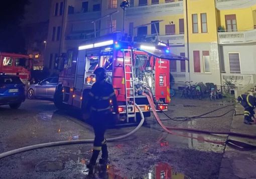 Corsico: incendio sottotetto in via Monti, inquilini in salvo Corsico: incendio sottotetto in via Monti, inquilini in salvo