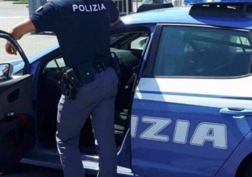 Novara, bimba di 2 anni rischia soffocamento: salvata dalla Polizia