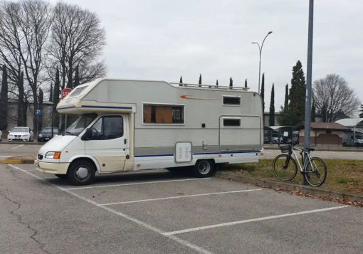 Storie a lieto fine. Magenta, Marco il camperista trova lavoro a 64 anni: “Mai abbandonare i sogni”