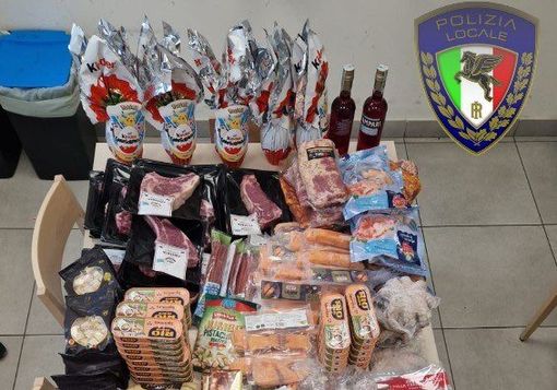 Furto in supermercato: tre persone in attesa di giudizio a Trecate Furto in supermercato: tre persone in attesa di giudizio a Trecate