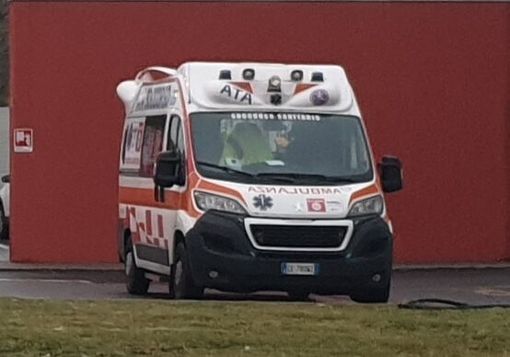 Magenta: ambulanza al pronto soccorso, paziente aggredisce soccorritori, infermiera e un Carabiniere Magenta: ambulanza al pronto soccorso, paziente aggredisce soccorritori, infermiera e un Carabiniere