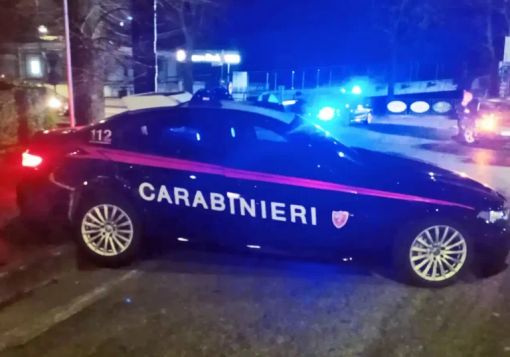 Milano, 18enne tenta di togliersi la vita: salvata dai Carabinieri Milano, 18enne tenta di togliersi la vita: salvata dai Carabinieri