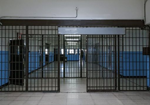 Droga e cellulari nel carcere di Pavia Droga e cellulari nel carcere di Pavia