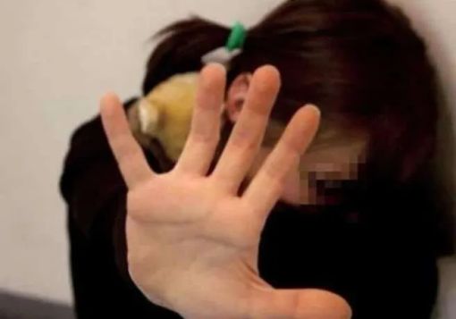 Milano, 26enne fa prostituire la fidanzata minorenne per pagare debiti di droga