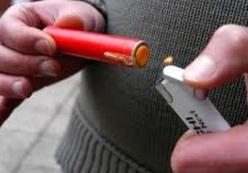 Milano: fa esplodere "botto" in casa, ferito gravemente un 37enne