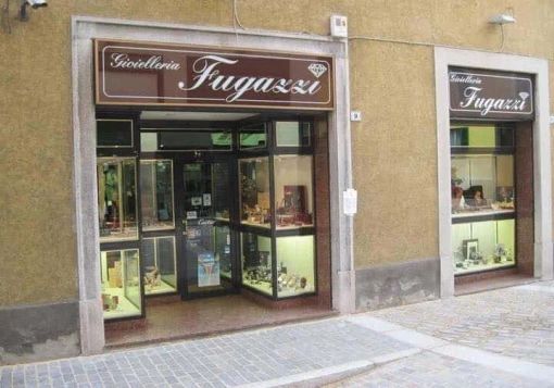 Magenta, ultima saracinesca abbassata per la Gioielleria Fugazzi
