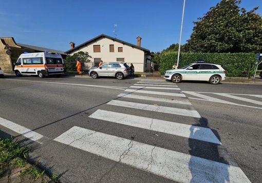 Robecco sul Naviglio: auto contro monopattino alla rotonda, 17enne finisce al pronto soccorso Robecco sul Naviglio: auto contro monopattino alla rotonda, 17enne finisce al pronto soccorso