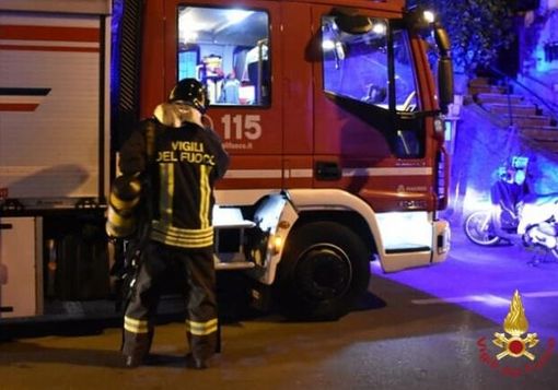 Varese: lo multano, lui incendia sede della Polizia Varese: lo multano, lui incendia sede della Polizia