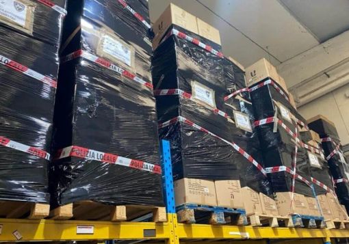 Lacchiarella: 100mila articoli Apple &quot;taroccati&quot;