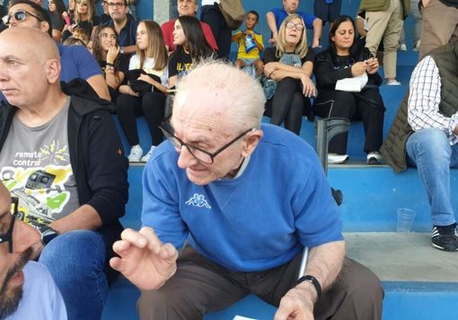 Renzo Introini, allo stadio a vedere il Magenta calcio dopo 67 anni: giocò nella prima squadra nata nel 1946