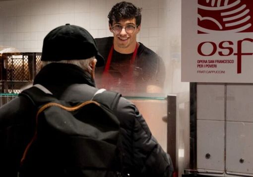 Simone Barlaam volontario all’Opera San Francesco per un giorno Simone Barlaam volontario all’Opera San Francesco per un giorno