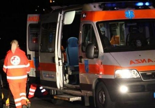 Scooter contro Tir: 35enne muore a Siziano Scooter contro Tir: 35enne muore a Siziano