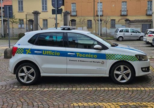 A Robecco le auto dell’Ufficio Tecnico con livrea e barra lampeggiante, come quelle della Polizia locale A Robecco le auto dell’Ufficio Tecnico con livrea e barra lampeggiante, come quelle della Polizia locale