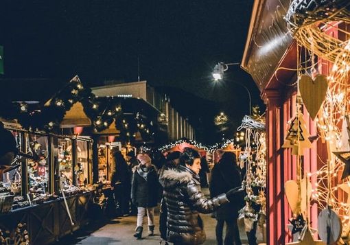 Natale: rincari fino al 300%, tra pranzi, regali e viaggi Natale: rincari fino al 300%, tra pranzi, regali e viaggi