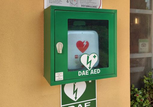 Pavia, 19enne salvato da defibrillatore