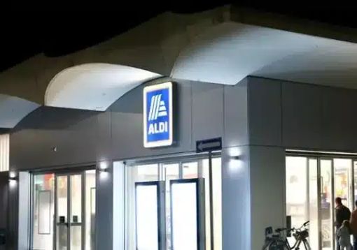 Rapina a mano armata all’Aldi di Vigevano: clienti rifugiati nel magazzino