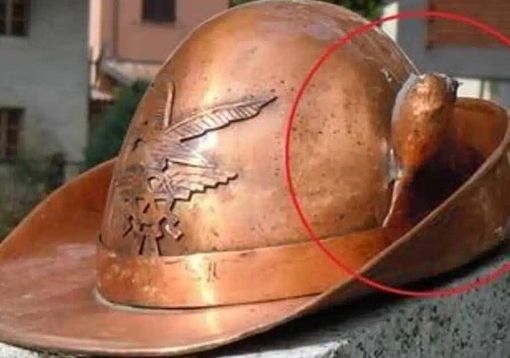 Ladri di rame rubano il cappello da monumento agli Alpini a Gropello Cairoli