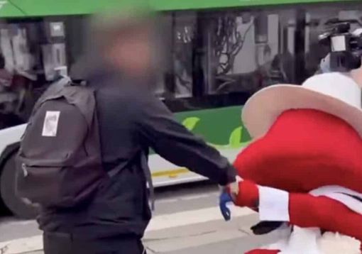 Tv: Striscia, il Gabibbo aggredito a Milano, è la prima volta